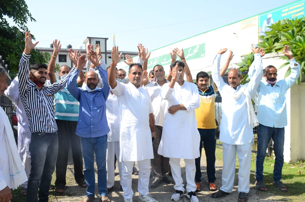 Farmers angry due to shifting of paddy procurement center to another place