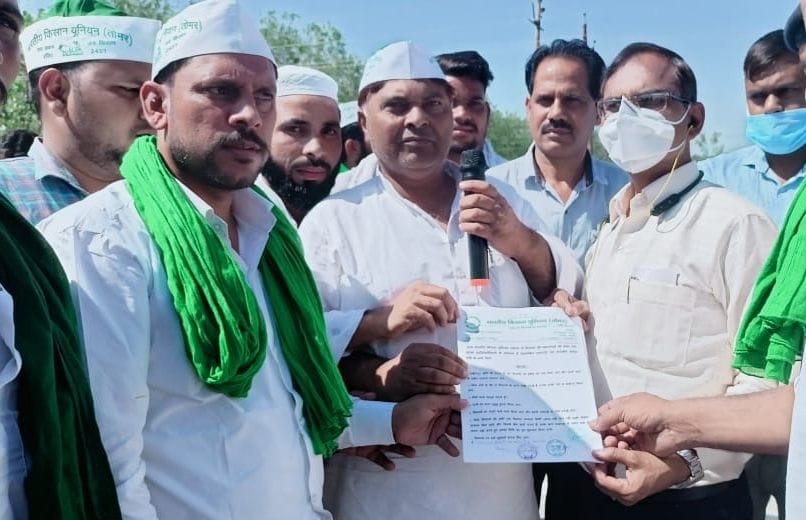 Farmers furious for refusing to buy paddy citing moisture