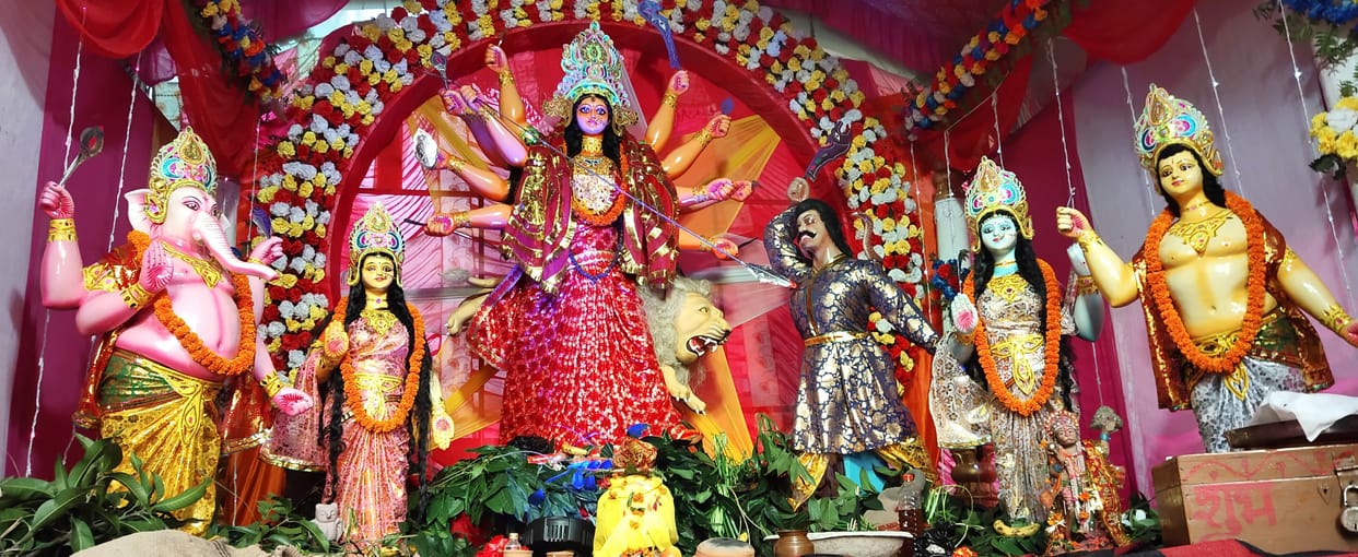 Doors of Maa Durga open with Vedic chants