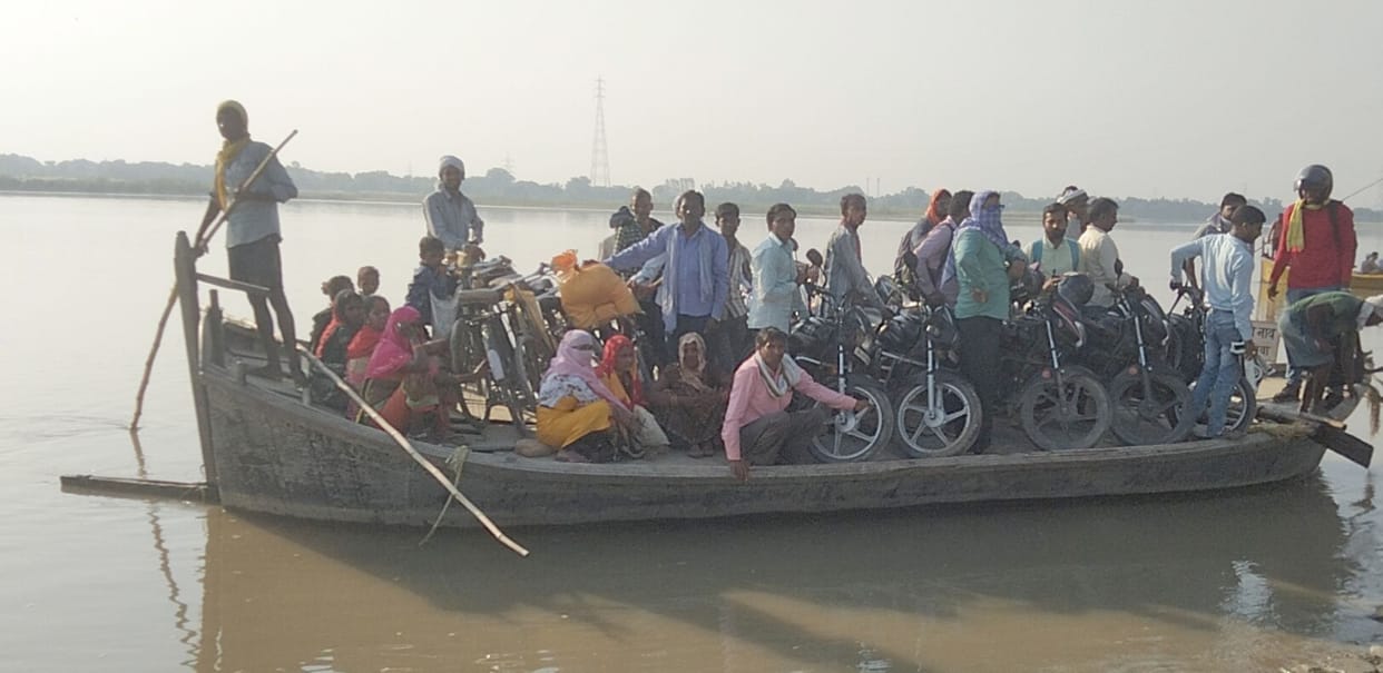 Boat overturned after colliding with a bridge under construction and 15 people drowned in Ganga