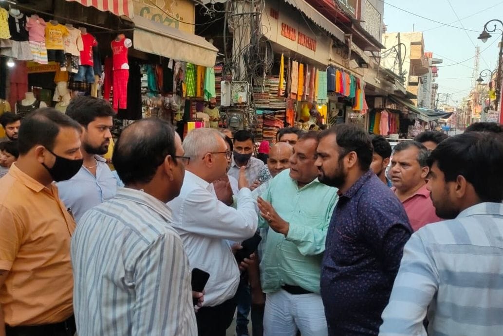 Festive season: The extent of traders in the markets is not fixed, now there is a dispute in Shourie market for lifting the vehicles of the customers