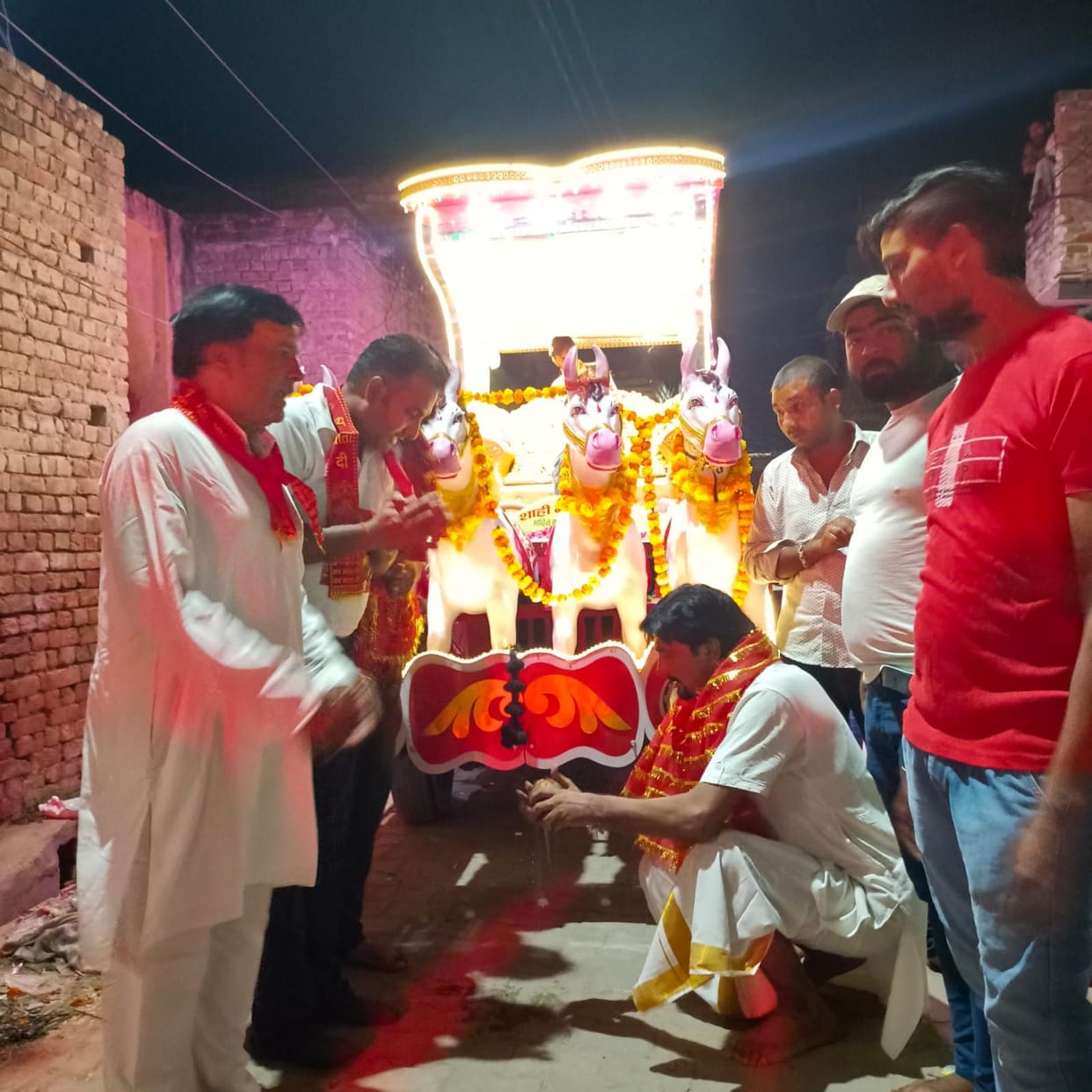 Mathura: Dola of Bhagwati taken out from umbrella to Nari-Semri Devi temple