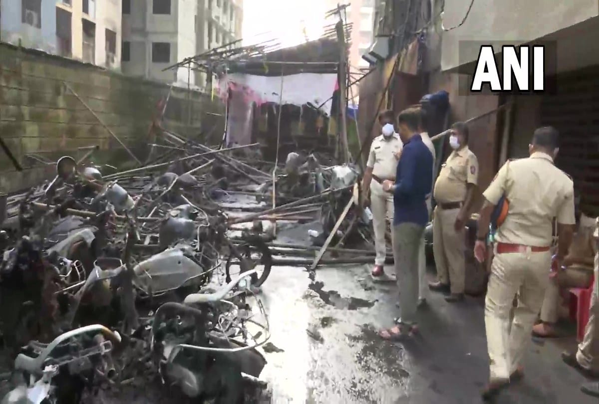 Mumbai: Fire breaks out in 20 motorcycles parked in a residential society in Nehru Nagar, Kurla
