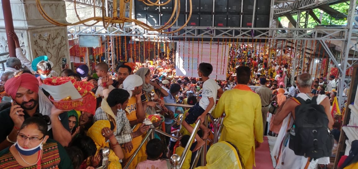 Records broken on Ashtami in Jwalamukhi, 32 thousand devotees got their heads renewed