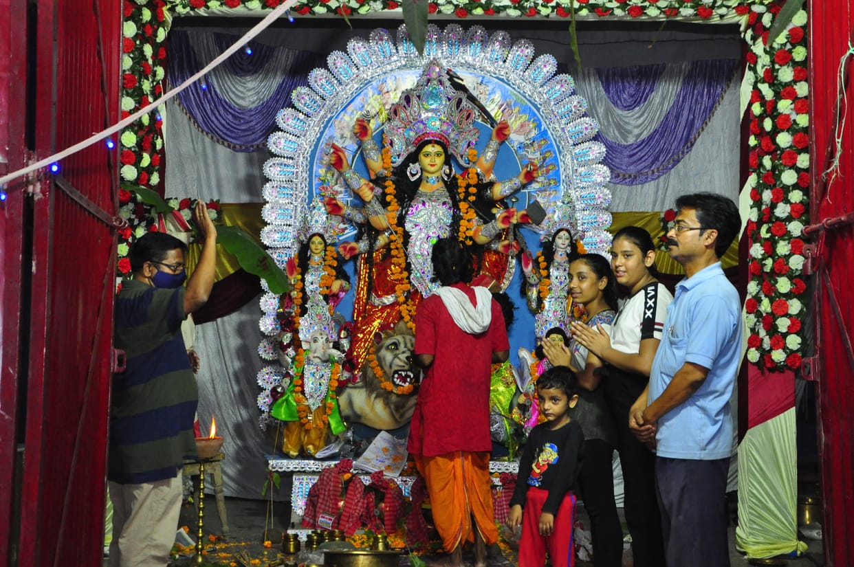 Devotees gathered to worship Maa Kali on Saptami