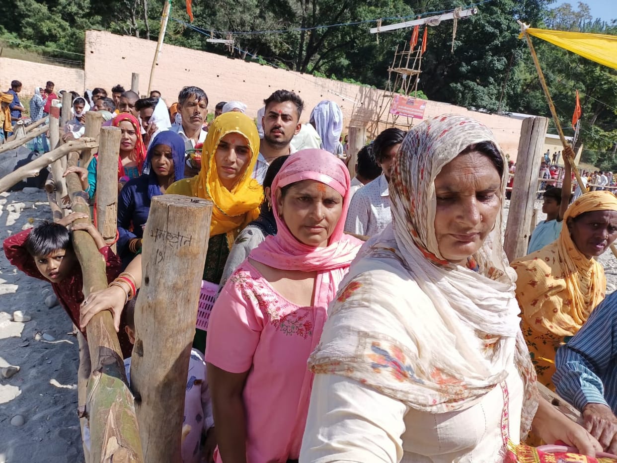 Devotees made attendance in the court of mother on Saptami