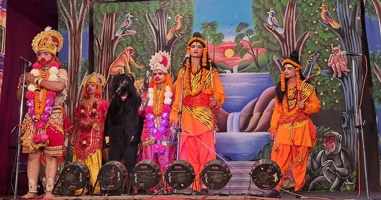 Lord Shri Ram reached Shabari's hut, ate plum
