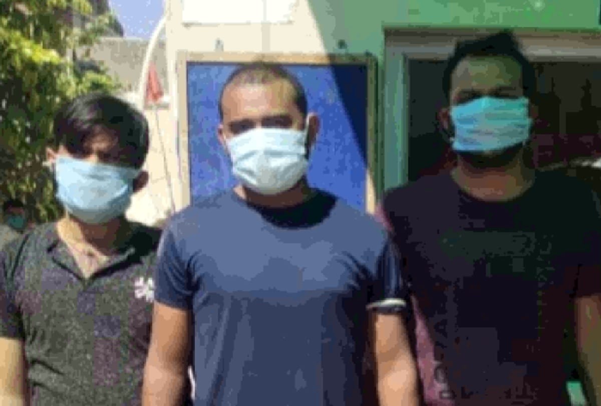 hello gang used to cheat youth on the pretext of making play boy three arrested in agra