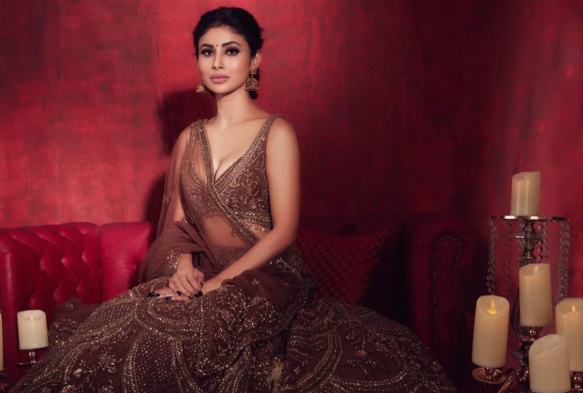 mouni roy look gorgeous in metallic saree for latest photoshoot
