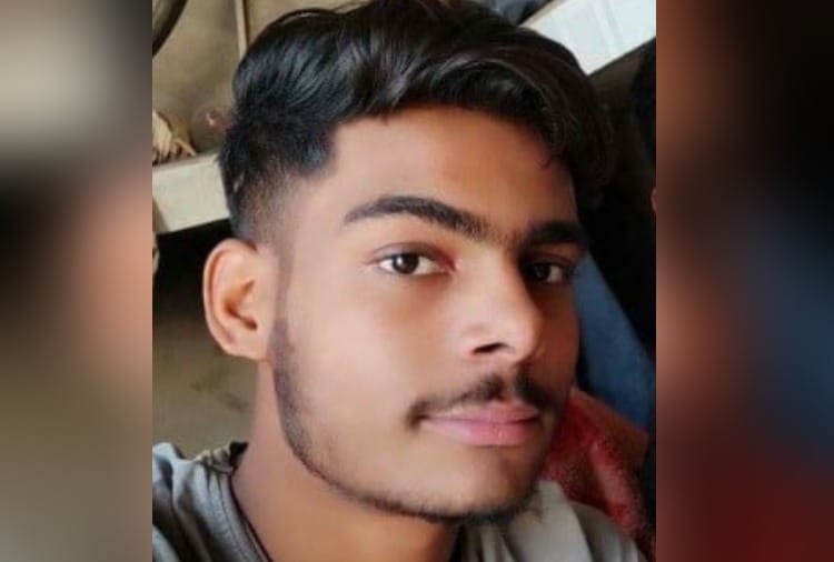 The miscreants beat up the young man stopped breathing while taking him to the hospital