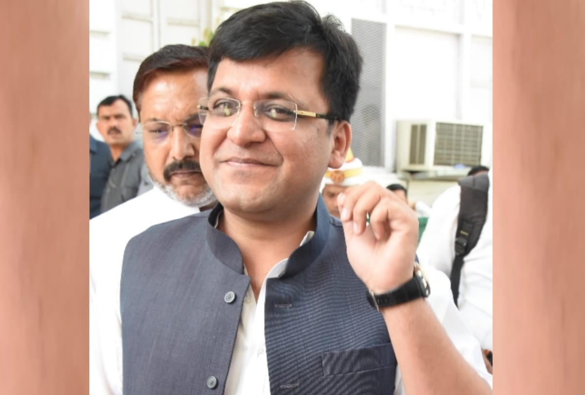 Samajwadi Party will oppose Nitin Agrawal as deputy chief of Vidhansabha.