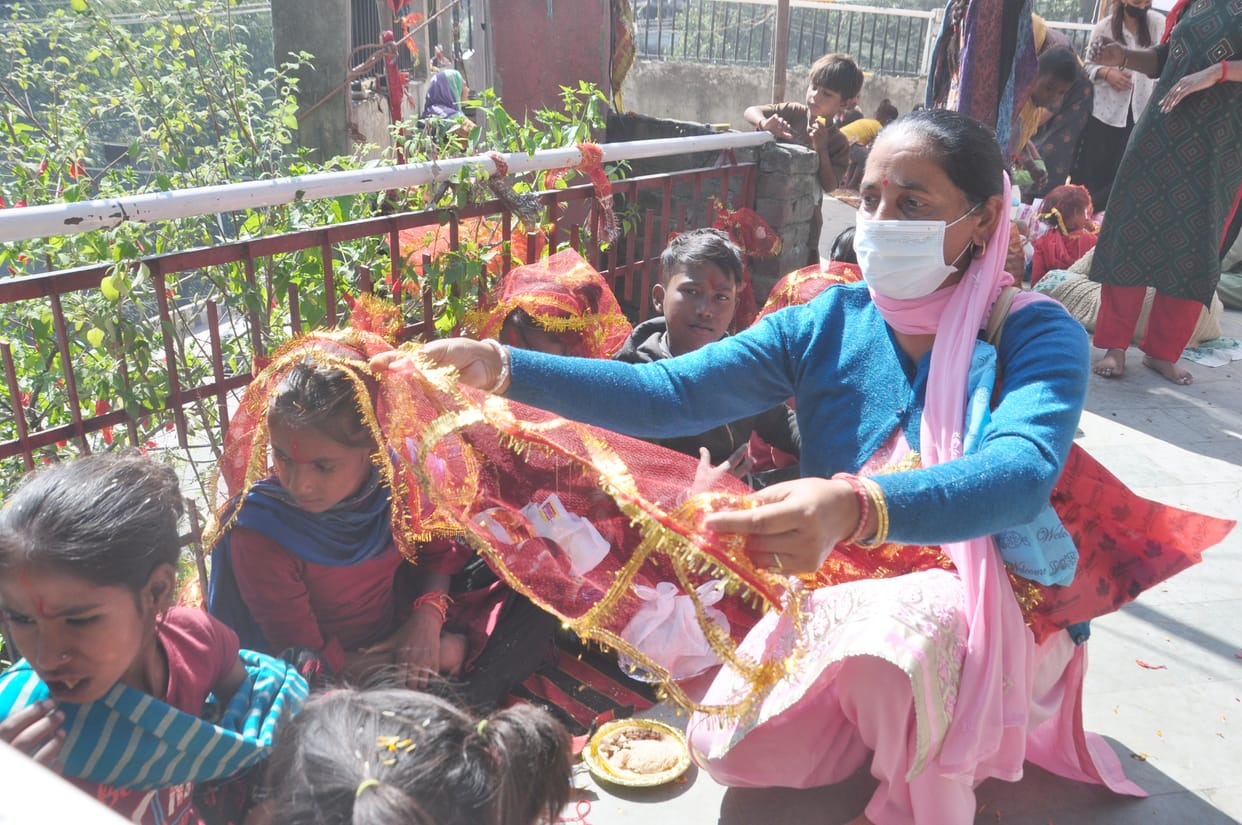 People worshiped Mata Mahagauri and blessed them