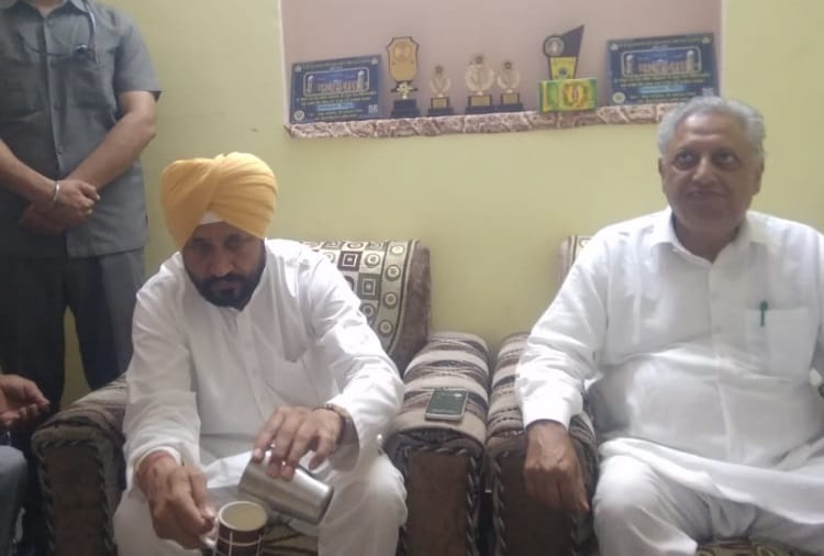 Punjab Chief Minister Charanjit Channi Visits House of A Common Man in Ropar