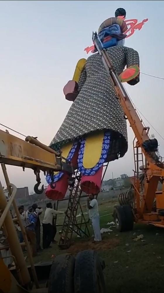100 feet effigy of Dashanan ready, combustion will be done remotely