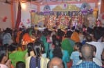 भिनगा के राजर्षि काली मंदिर में कन्या भोज व हवन करते श्रद्धालु व दुर्गा पमजन पंडालों में महाआरती