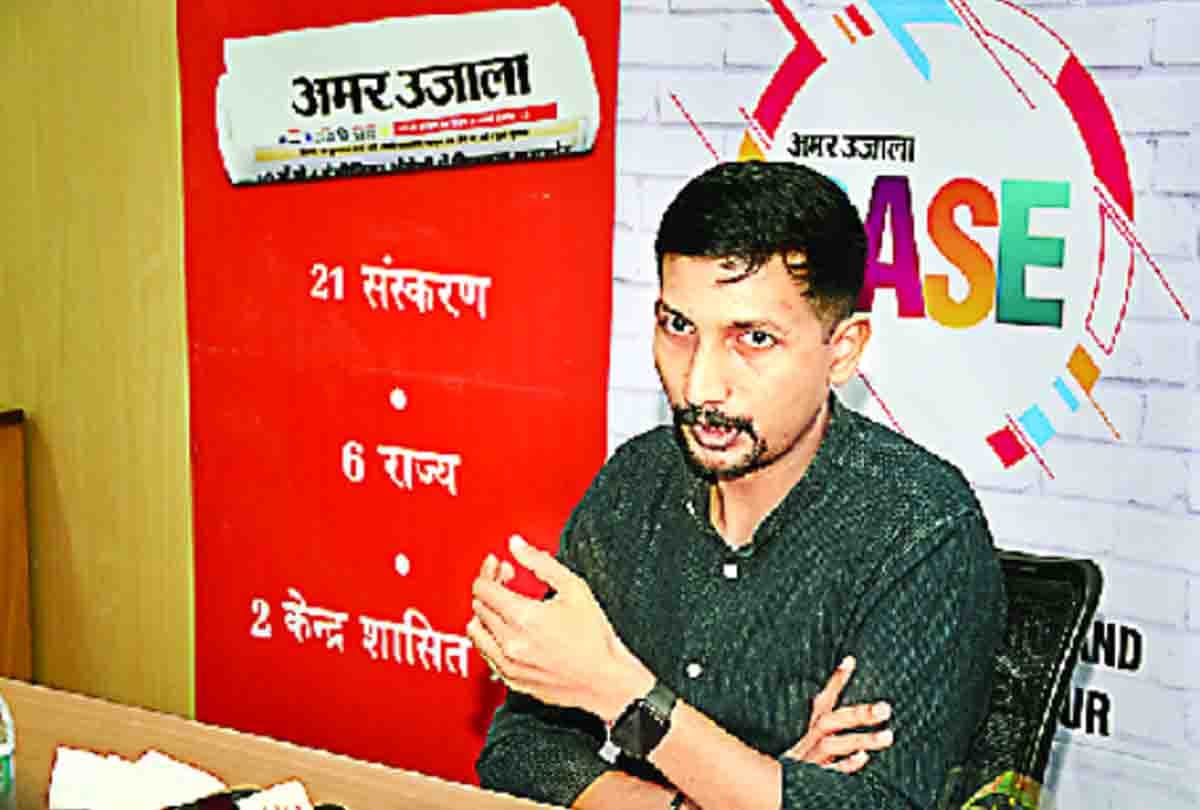 Kanpur: District Magistrate reached Amar Ujala office