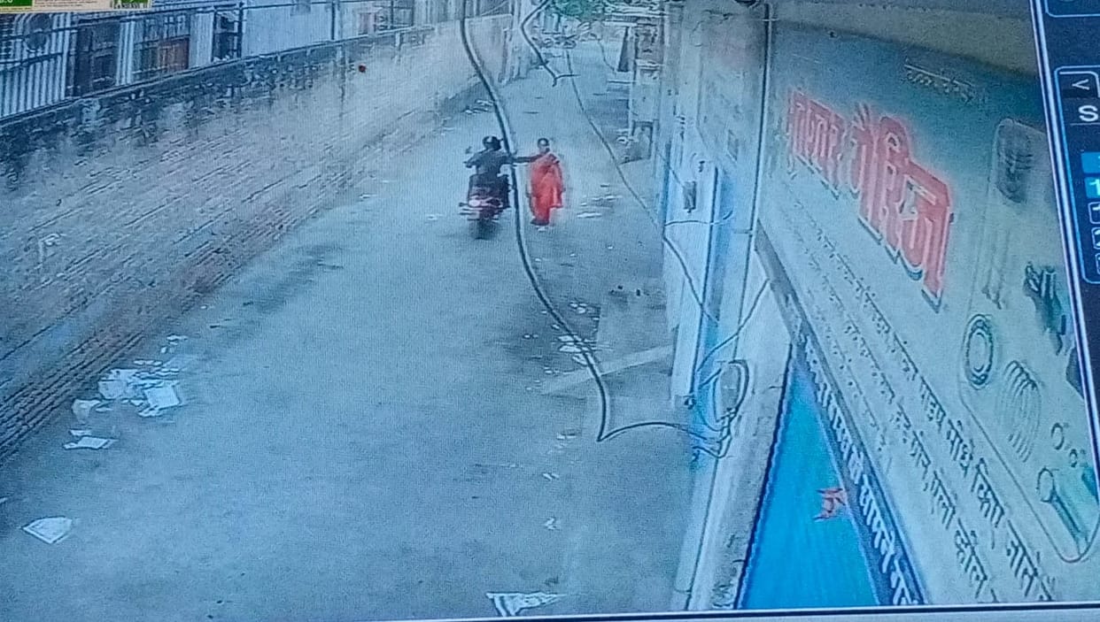 chain snaching, bike ryder