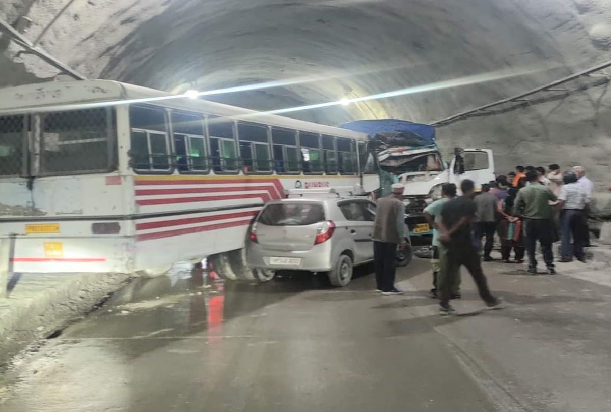 accident: truck and punjab roadways Bus collide in aut tunnel mandi himachal, many passengers injured