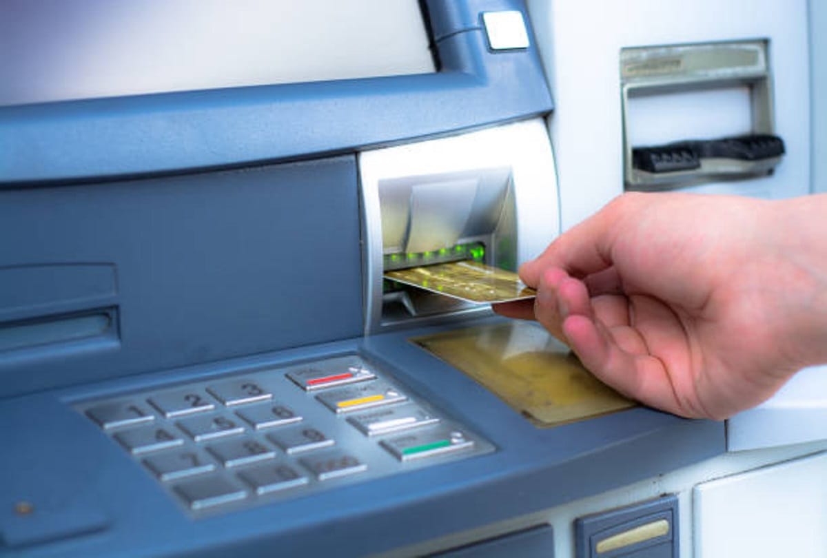 ATM Safety Tips attention to the green light while withdrawing cash from ATM