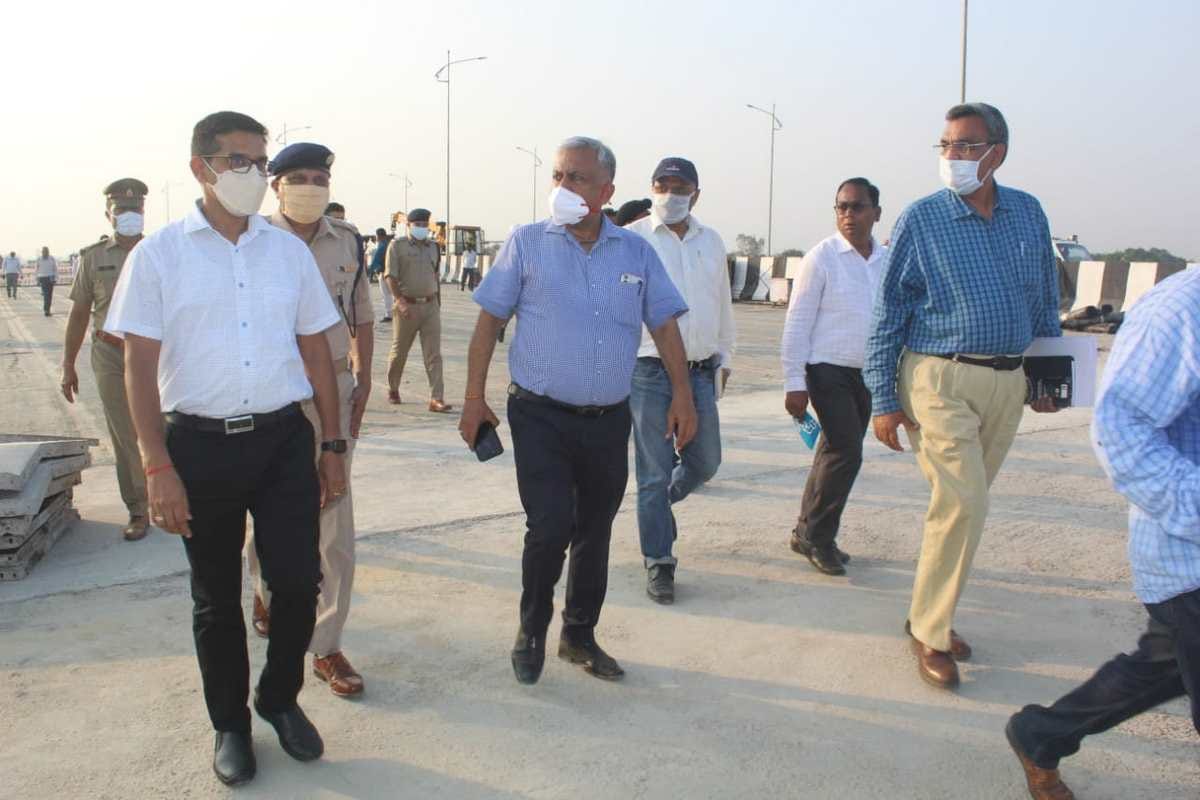 Additional Chief Secretary Home avnish avasthi inspect Purvanchal Expressway for Preparations of inauguration in azamgarh