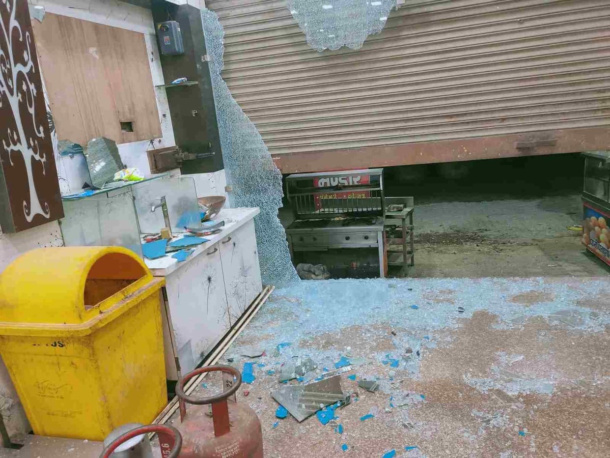 Extortion sought from the salesman of the sweet shop, threatened with death