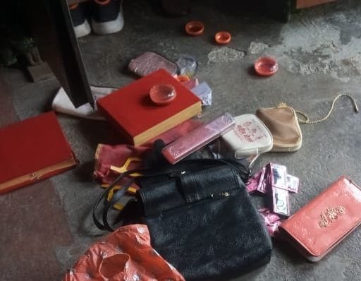Thieves took away goods worth 12 lakhs including cash from three houses of Shivpuria