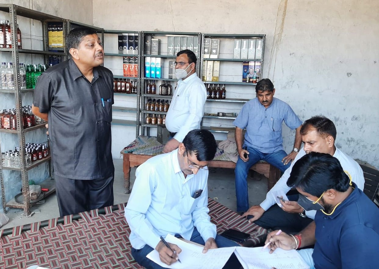 40 boxes of liquor recovered from illegal contracts