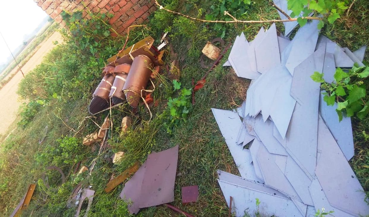 fathepur news,Thieves took out oil and equipment from two transformers