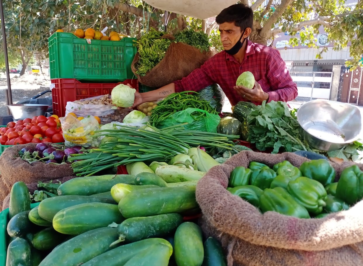 Tomatoes become costlier than apples, selling at Rs 70 per kg
