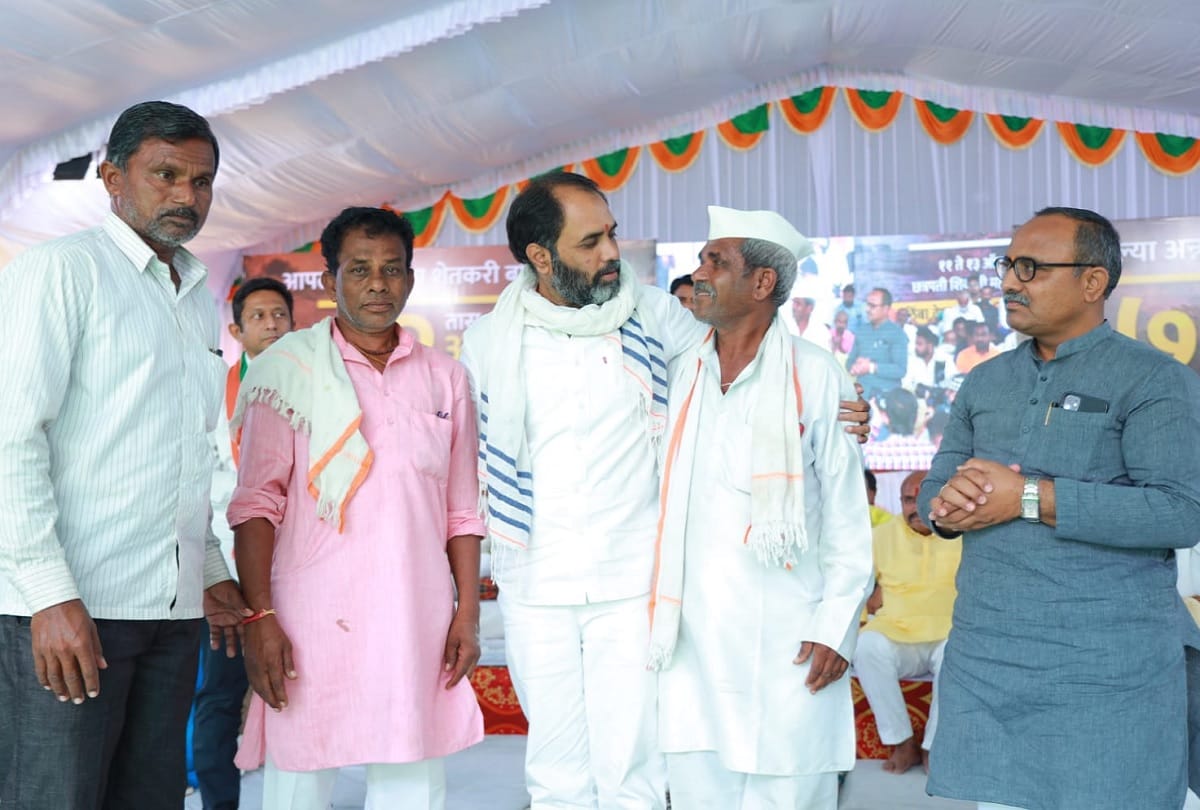 Maharashtra BJP 72 hour long hunger strike in Latur for aid to rain-hit farmers ends