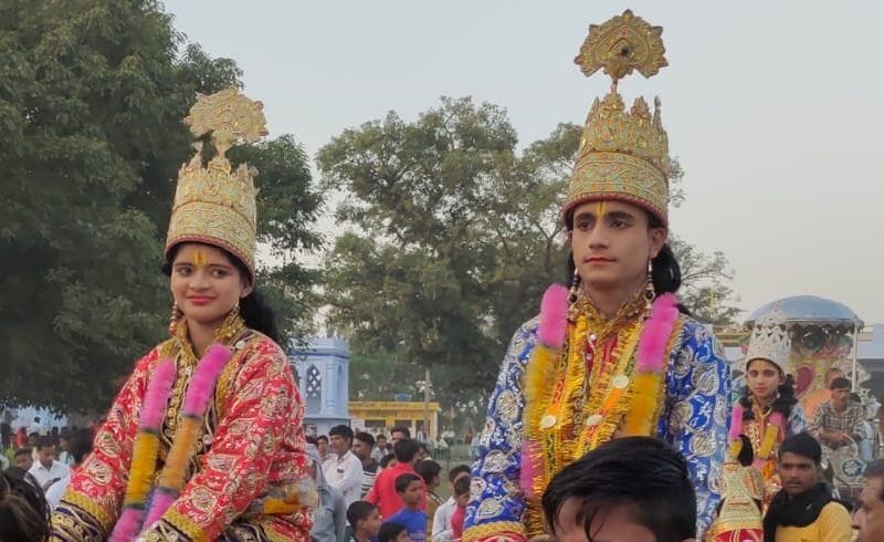 Lord Ram's procession came out with pomp, people welcomed by showering flowers