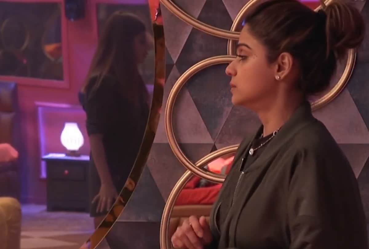 bigg boss 15 shamita shetty gets emotional to hear about miesha iyer parents gift her slippers