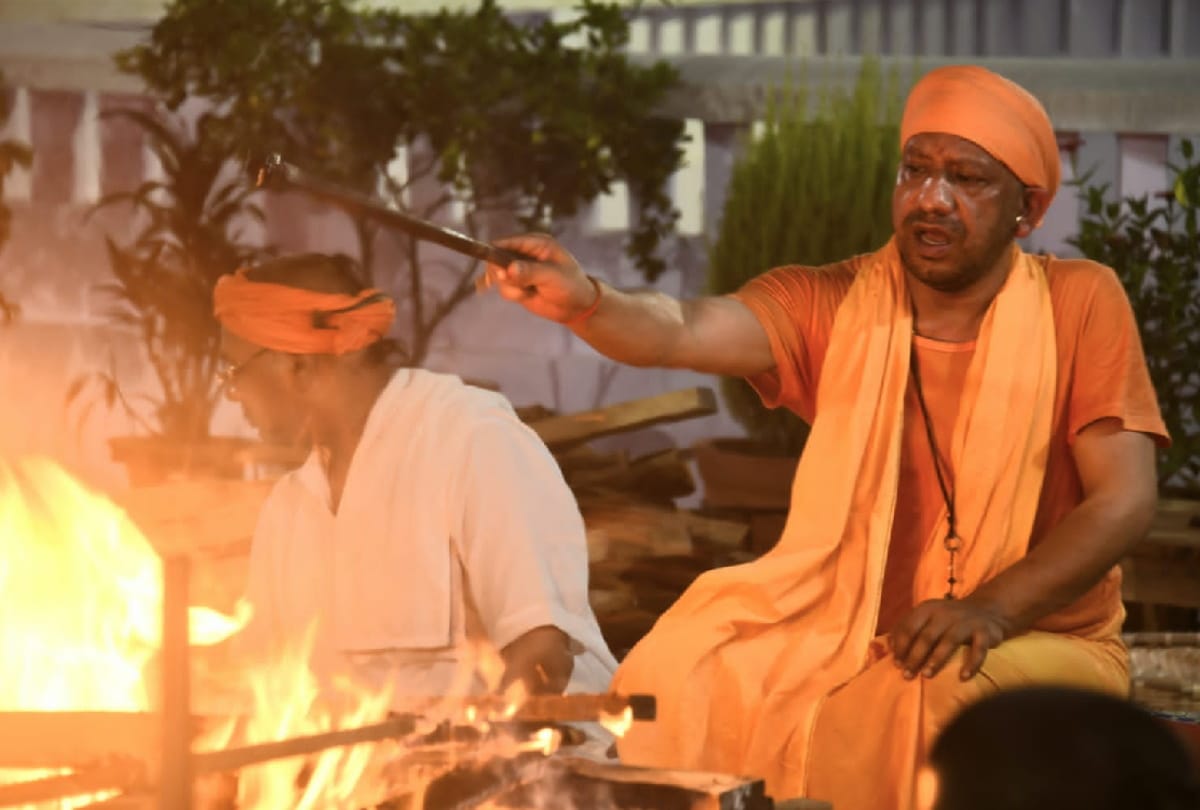 CM Yogi Adityanath performed Mahanisha Puja in Shaktipeeth of Gorakhnath temple