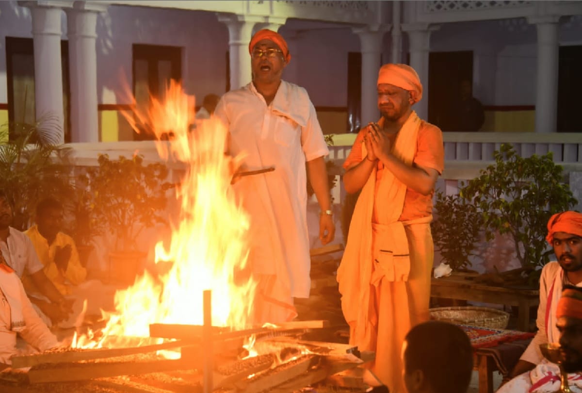 CM Yogi Adityanath performed Mahanisha Puja in Shaktipeeth of Gorakhnath temple