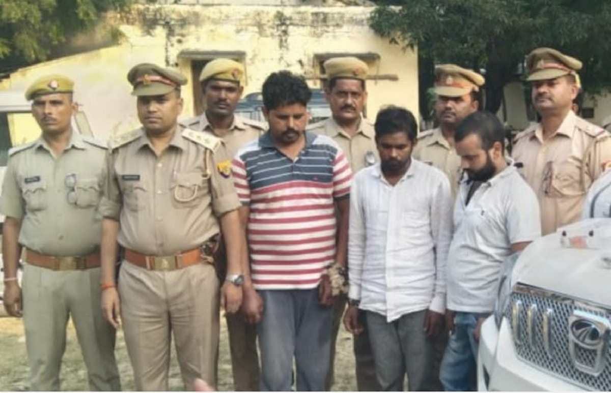 Illegal liquor worth 30 lakhs caught in Jaunpur: Police also arrested three smugglers Hindu Yuva Vahini General Secretary also including