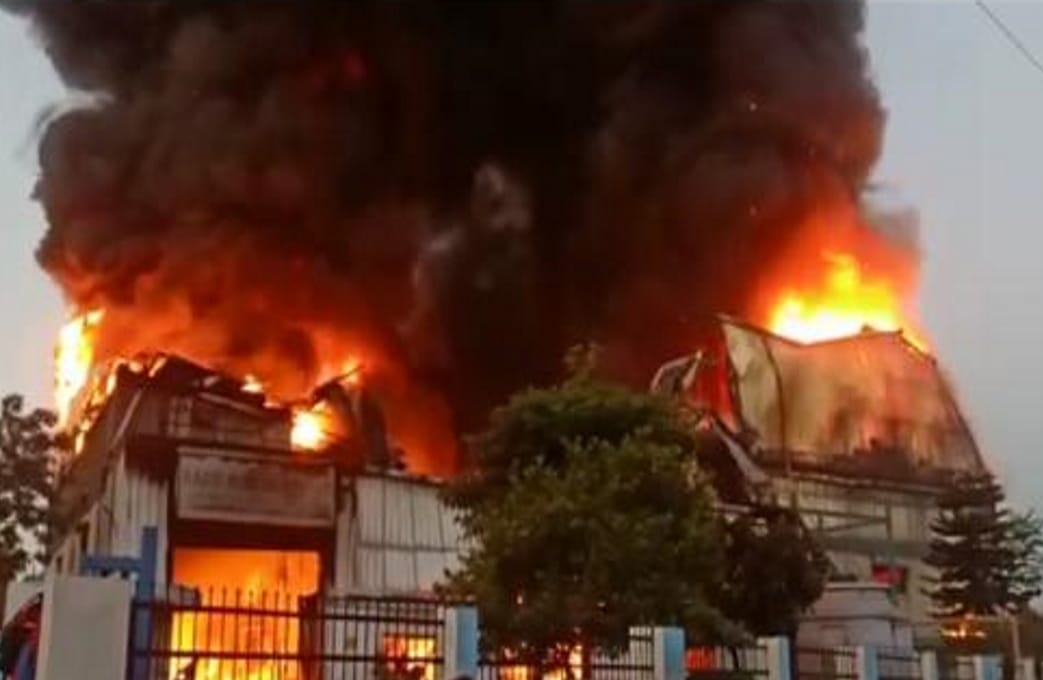 uttarakhand news: huge fire in haridwar plastic factory see photos