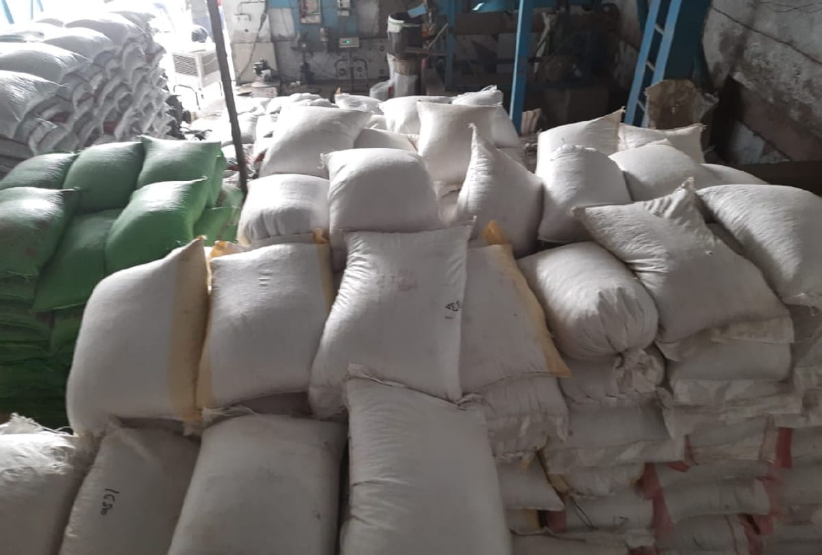 1.36 crore green peas smuggled from Canada recovered in Deoria