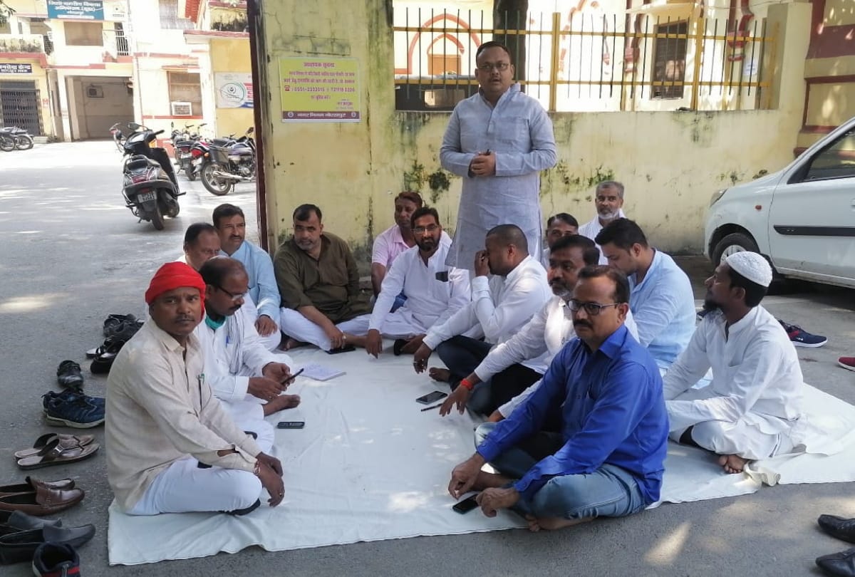 Non BJP councilors came out in support of SP councilor