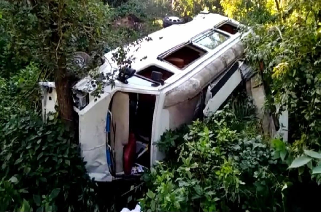 eight injured in road accident