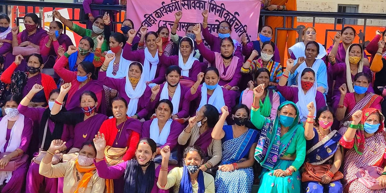 Anganwadi workers shouted against the government