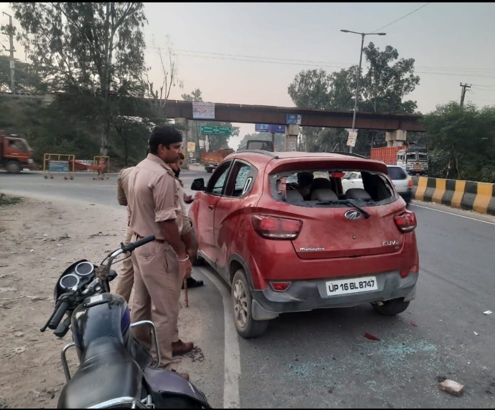 Student molested, tried to drag her into the car