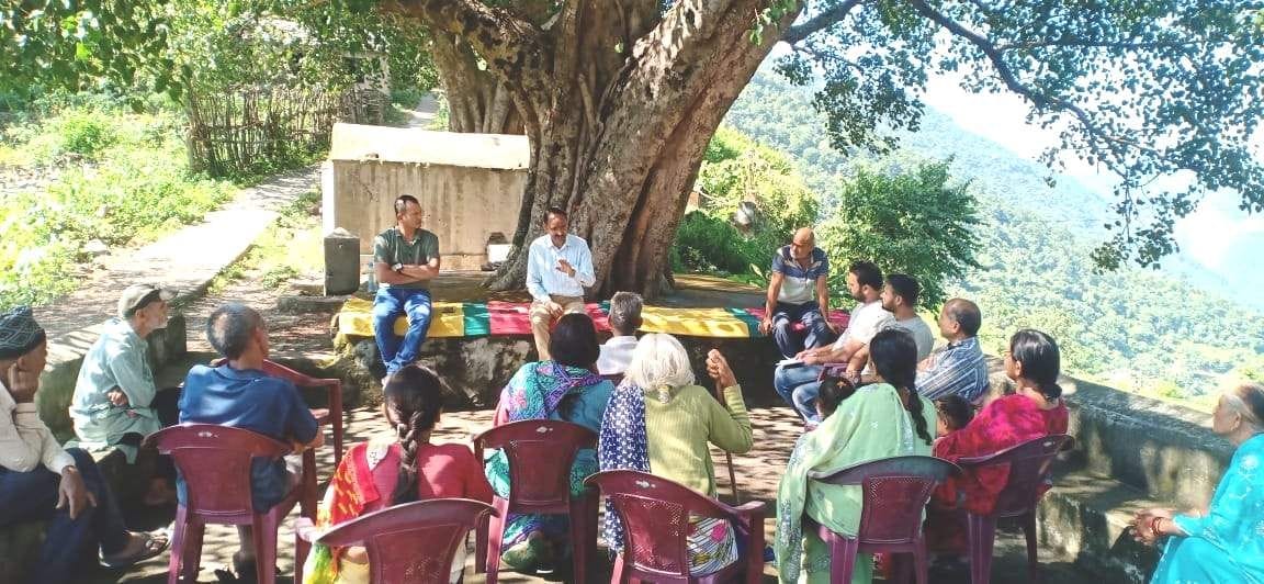 gave information about home stay, camping to the actresses