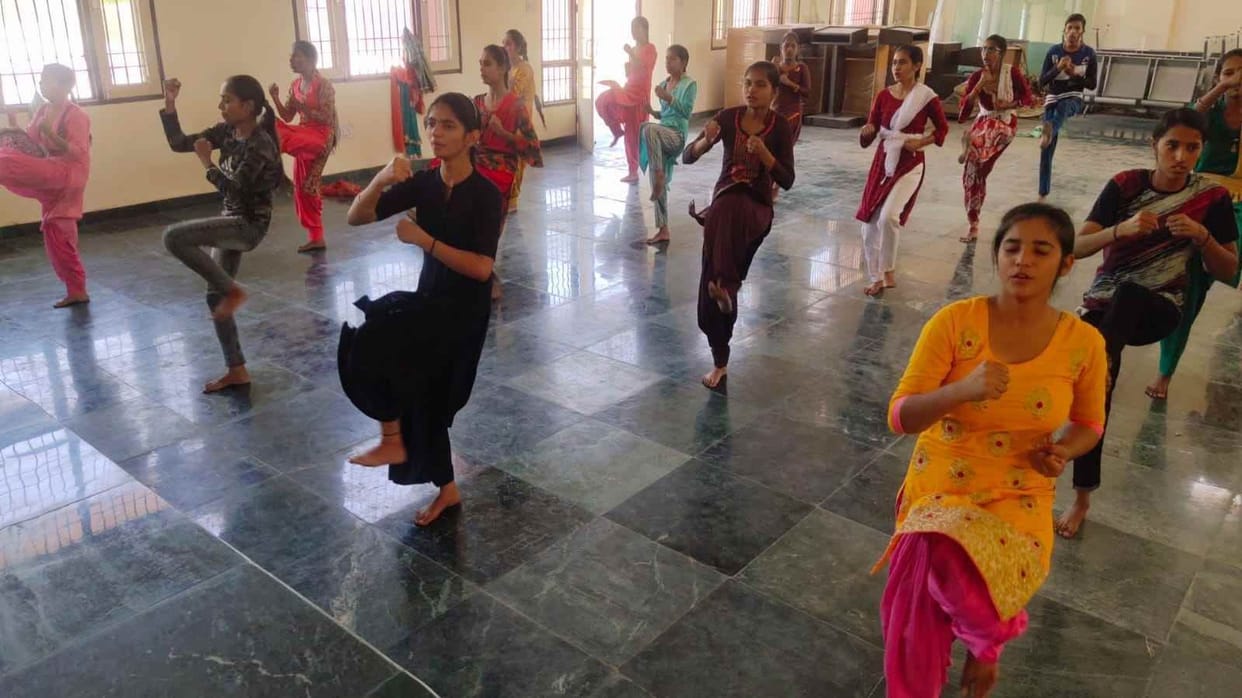 Self defense training given to girl students, Yamunanagar