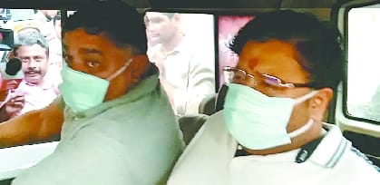 When the pressure increased, the wanted Ankit Das and his gunner Latif also surrendered.