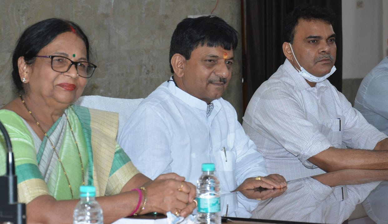 The development of the city was discussed in the meeting