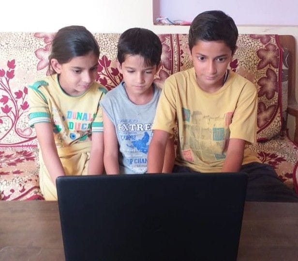 Online studies and games are weakening the eyesight of children