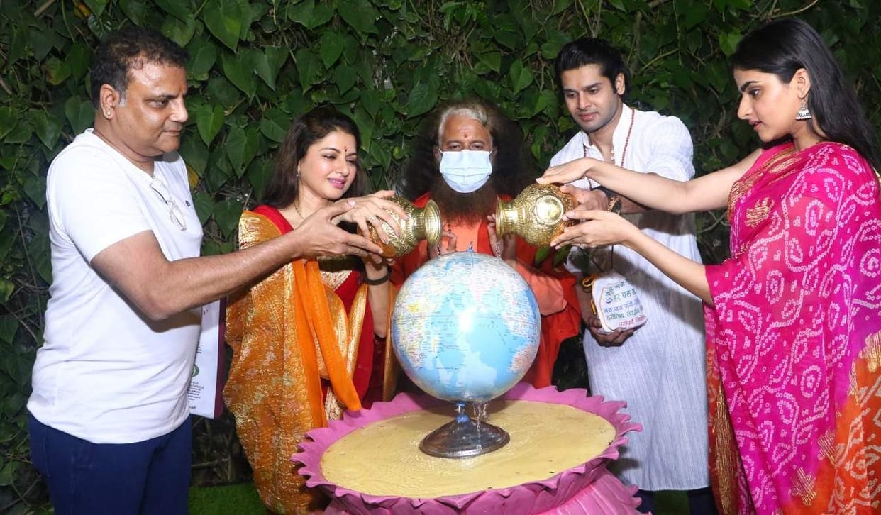 Actress Bhagyashree reached Parmarth Niketan