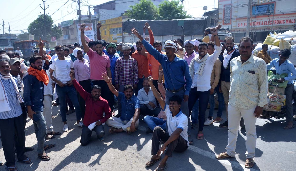 Farmers blocked GT Road