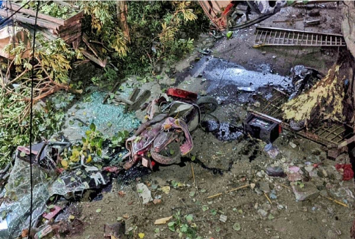 Bus falls down from Bhatia Mode flyover as tyre blasts out many critically injured