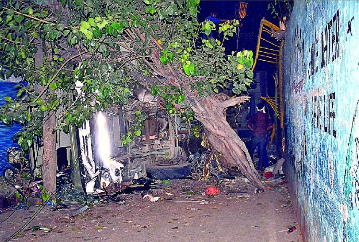 Bus falls down from Bhatia Mode flyover as tyre blasts out many critically injured